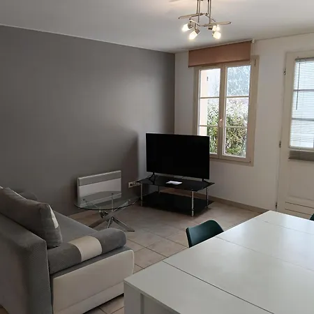 Rez-de-chaussee Calme * Neuilly-l'Eveque