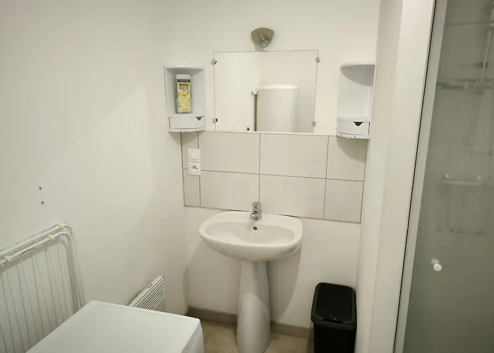 Rez-de-chaussee Calme דירה *