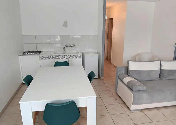 Rez-de-chaussee Calme דירה *